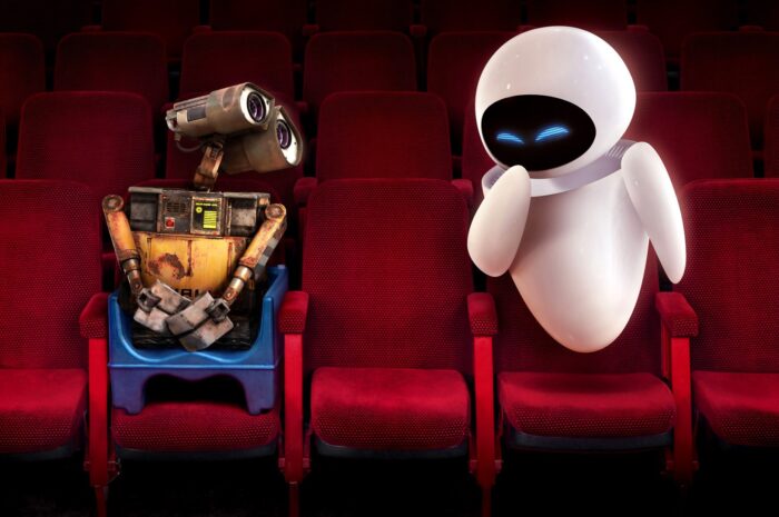 Как смотреть кино в компании, если нет друзей?